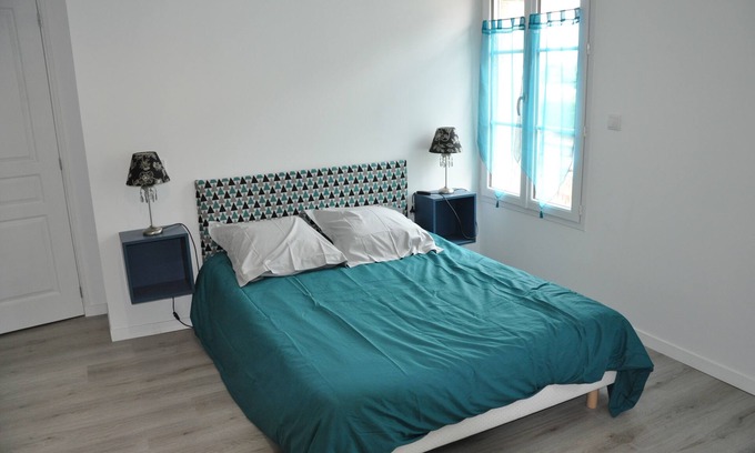 Loudun House | Charming House with Kitchen & High Guest Rating of 9.6