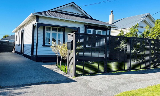 Saint Kilda Villa | Pretty Villa Close to St Clair Beach Private Parking