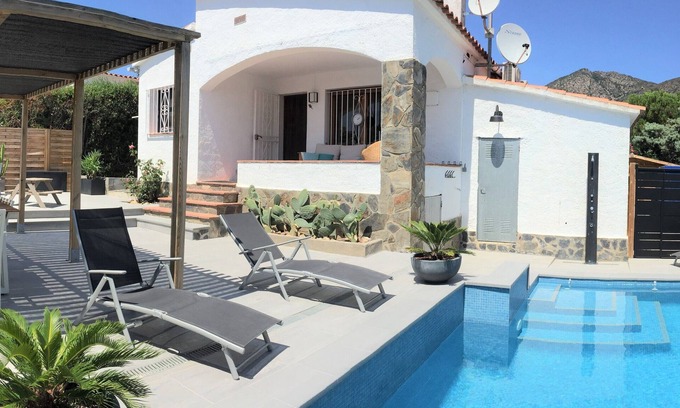El Mas Bosca House | Pretty villa with private pool, near the sea.