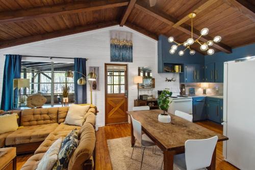 Shreveport House | Price Drop For This Weekend, Lakefront, Canoes & K
