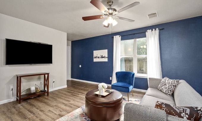 Cypress Apartment | Unbeatable Stay at Off-Apt 3BR: Fast Wifi & Breakfast