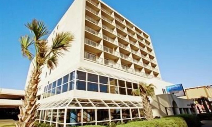 Northeast Virginia Beach Hotel | Ocean View Escape with Balcony - Steps from the Beach