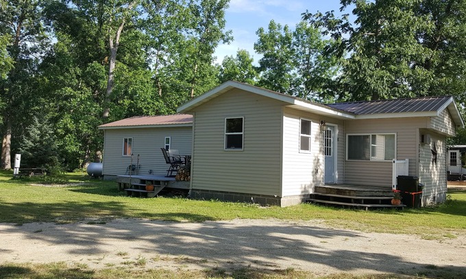 Baudette House | Ideal Location Near Wheeler's Point & Adrian's Ice Road