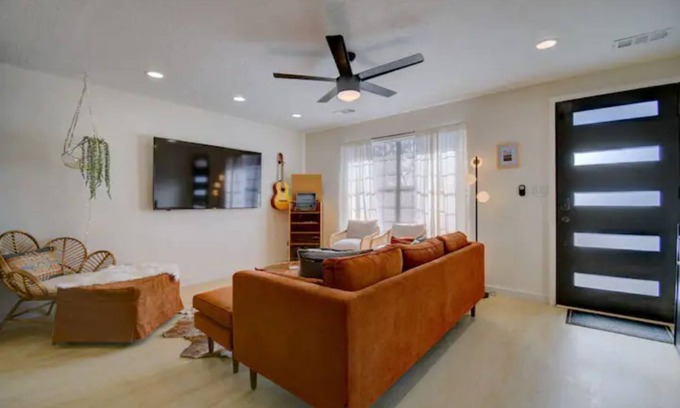 Barelas House | Pet-Friendly Prickly Pear Retreat with Hot Tub & Pool