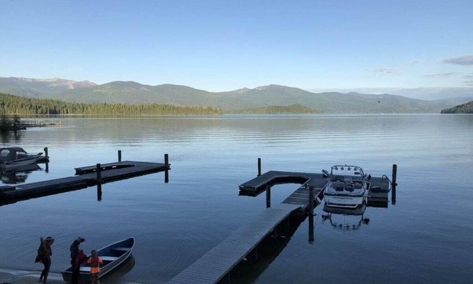 Bonner County House | Beachfront Retreat at Priest Lake with 2-Slip Dock Access