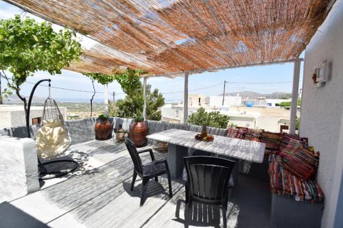 Glinado House | Prigipas Home: Pet-Friendly Retreat with Oceanfront Views