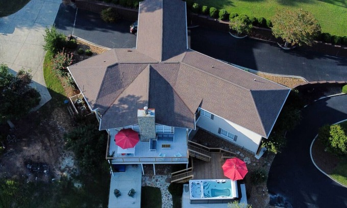 Leesburg House | Spacious Home with Lake View, Child Friendly & Top Rated 9.8
