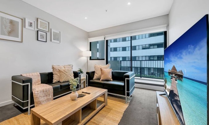 Williams Landing Apartment | Modern 1BR Apartment in Williams Landing with Parking