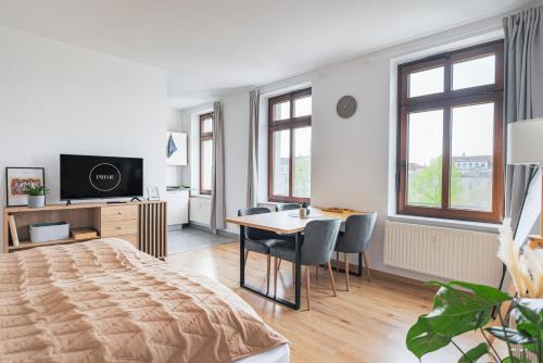 Plagwitz Apartment | Prime Riverside Retreat: Family & Pet Friendly Getaway