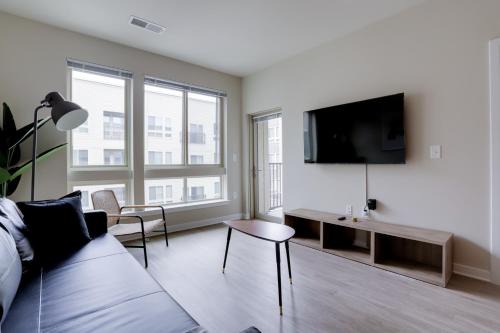 Jefferson Manor Apartment | Cozy Retreat: Apartment at Alexandria with Pool Access