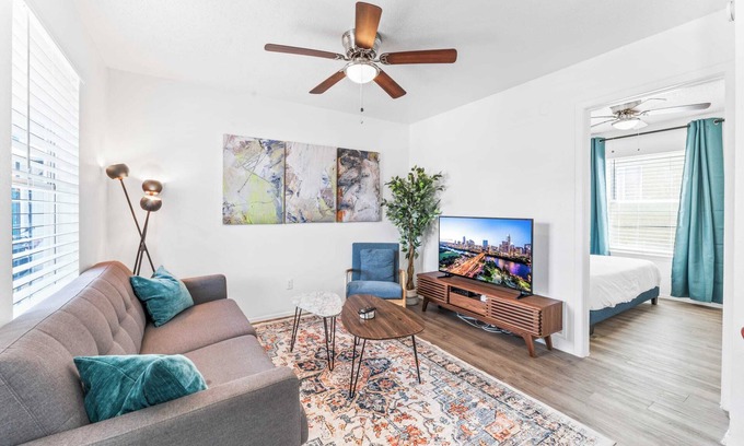 Windsor Park Apartment | Cozy 1BR Retreat with Fast WiFi, Steps from Downtown