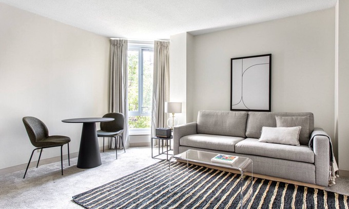 Prudential - St. Botolph Apartment | Prime Back Bay 2BR/2B Steps from Prudential Center
