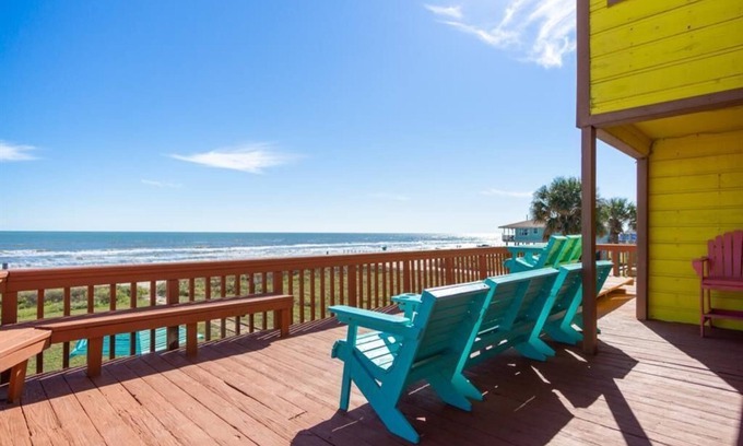 Galveston House | Beachfront Retreat with Ocean Views Near Galveston Attractions