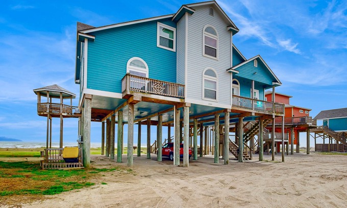 Gilchrist House | Prime | Beachfront | Private Gazebo | Sleeps 14