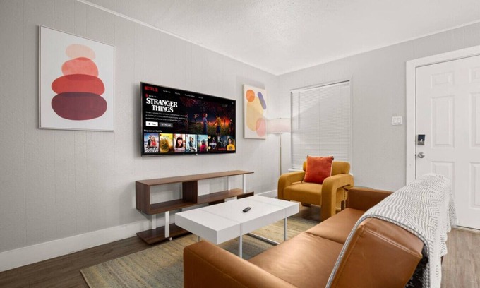 Wooten Apartment | Prime Crestview Suite! Cozy Beds & Free Laundry!