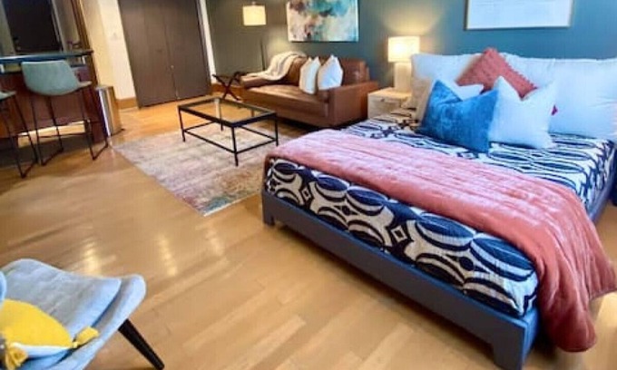 Athens Condo | Prime Downtown Locale with a Campus View
