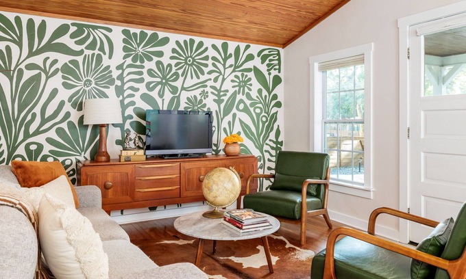 Govalle House | Prime East Side Austin | Casa & Casita Cherico