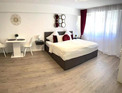 Karlsruhe City Centre Apartment | Discover Prime Host Dream Deluxe: Family-Friendly Retreat