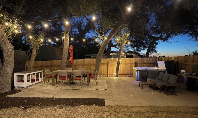 Austin House | Prime Location - 2 Bed, 2 Bath, Sleeps 6, Hot Tub, Austin, Dripping Springs