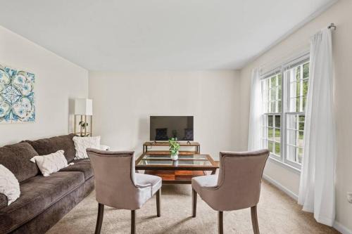 North Chesterfield Apartment | Prime Location 2 BR Oasis with Washer and Dryer