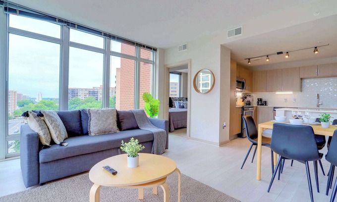 Crystal City Apartment | Stylish City View Apartment with Pool & Spa at Crystal City