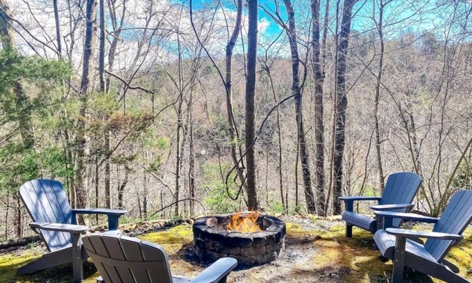 Gatlinburg - Pigeon Forge Cabin | Prime Location for a Fun Family Getaway with Great Amenities