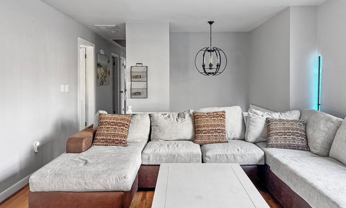 West Hartford House | Prime Location & Home of West Hartford