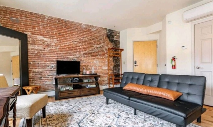 Burlington Apartment | Prime Downtown Burlington Location Perfect for Families
