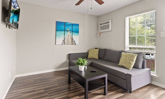 Central Arlington Apartment | Convenient Stay Near AT&T Stadium with Spa & Breakfast