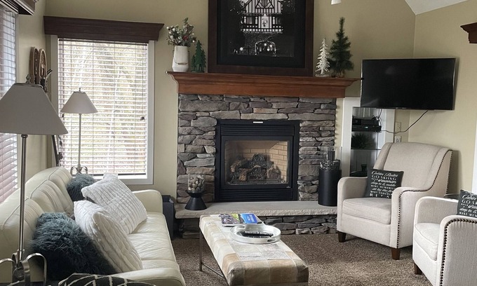 Clymer Condo | Ideal Family Getaway: Next to Main Lodge & Adventure Course