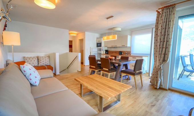 Zell am See Apartment | Prime Location Hotel with Exceptional Views in Zell am See