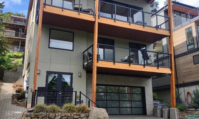 Hood River Apartment | Prime Location! Park your car. Walk and bike everywhere!