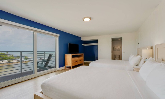 Islamorada Hotel | Prime Location with Free Breakfast & Pet-Friendly Options