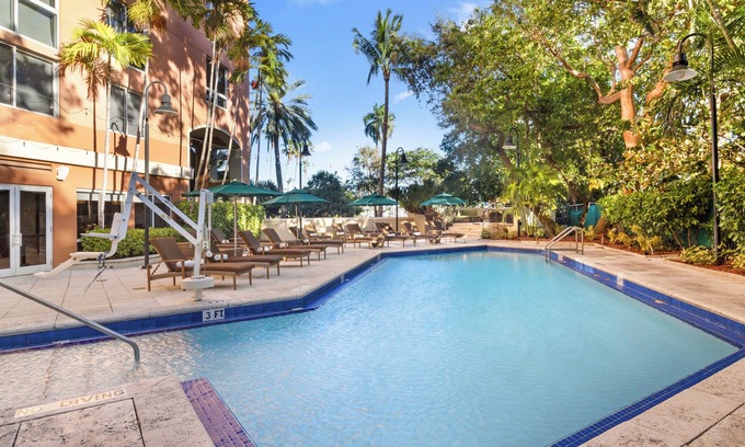 Coconut Grove Hotel | Tranquil Retreat in Coconut Grove with Pool and Kitchen!