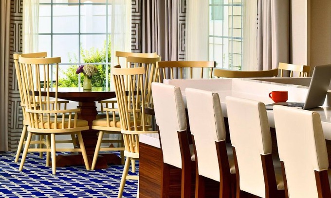 Monmouth Junction Hotel | Convenient Princeton Stay with Outdoor Pool & Free Breakfast!