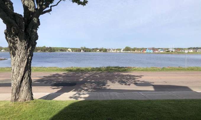Shediac House | Prime Waterfront 4-Bedroom Home Near Downtown - Rated 9.2