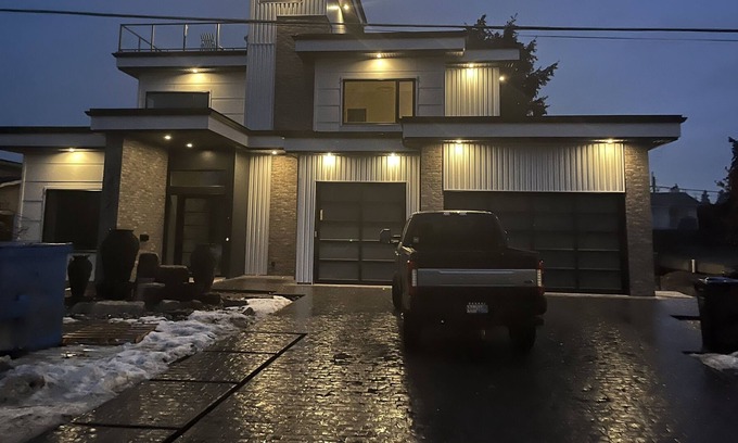 Central Okanagan House | Prime location Steps to the beach and minutes from wineries