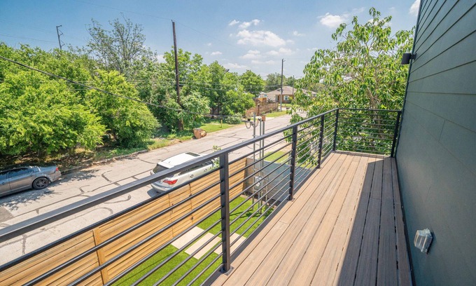 MLK Apartment | Prime Location, SXSW, Monthly Stays | Daisy Lee