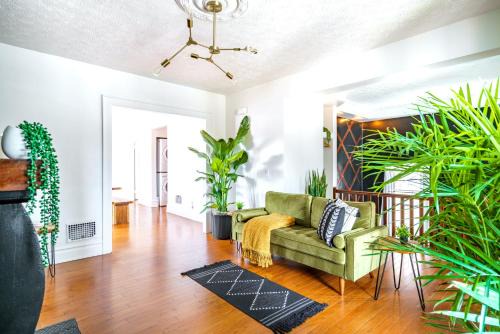 Short North House | Prime Location Top Rated Clean Parking Free!