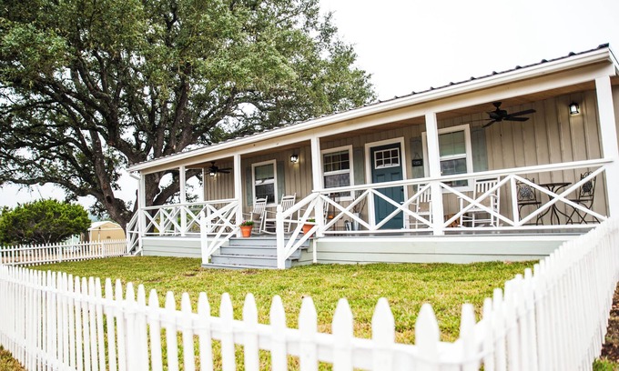 Dripping Springs Cottage | Ideal Country Cottage for 10 in Dripping Springs by Camp Lucy
