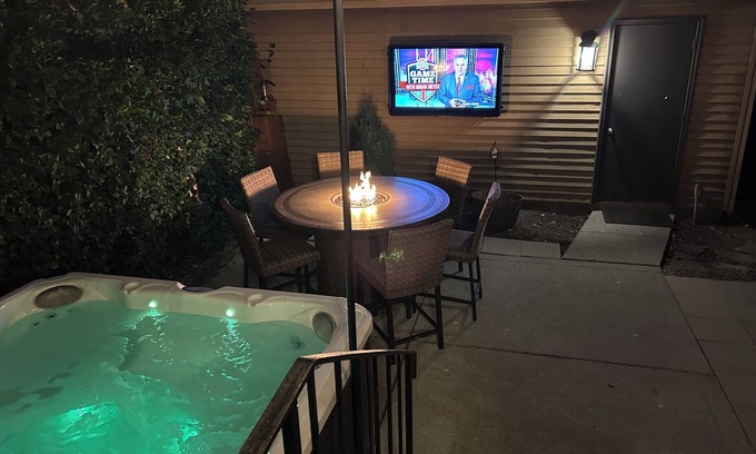 Victorian Village House | Prime Location with Hot Tub, Pool Table & Sauna - 9.8/10