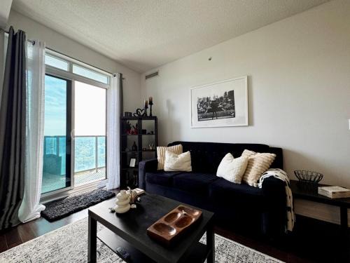 Thornhill Apartment | Prime Location with Stunning Views and Free Parking