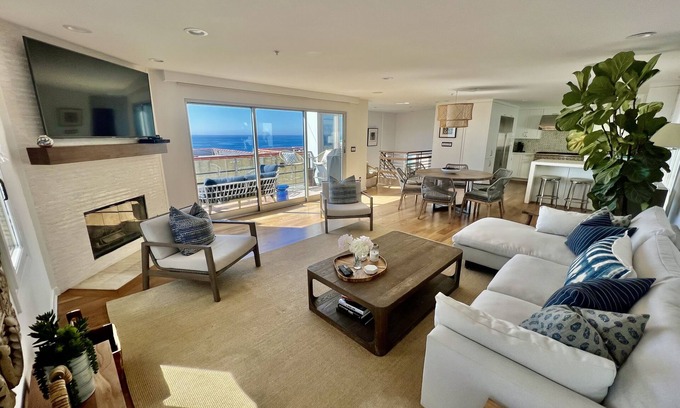 Gas Lamp Section House | Prime Manhattan Beach Stay: Steps from the Oceanfront