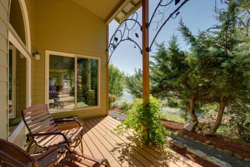 Marcola House | Prime McKenzie River Gem Sunroom and Views!