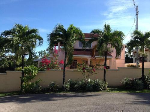 La Romain Villa | Ocean View Villa: 4-Star Family-Friendly Retreat