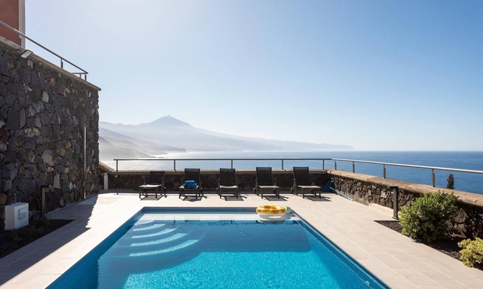 Juan Fernandez Ski Chalet | Jaw-Dropping Sea and Mountain Views with Pool Retreat