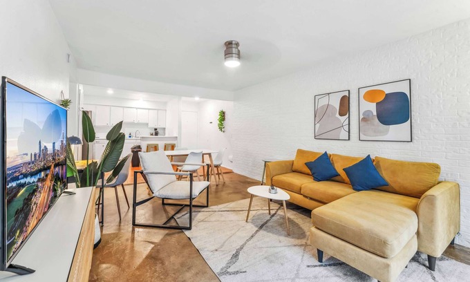 Zilker Apartment | Elegant SoLa 1BR King Suite with Parking & Pet-Friendly Perks