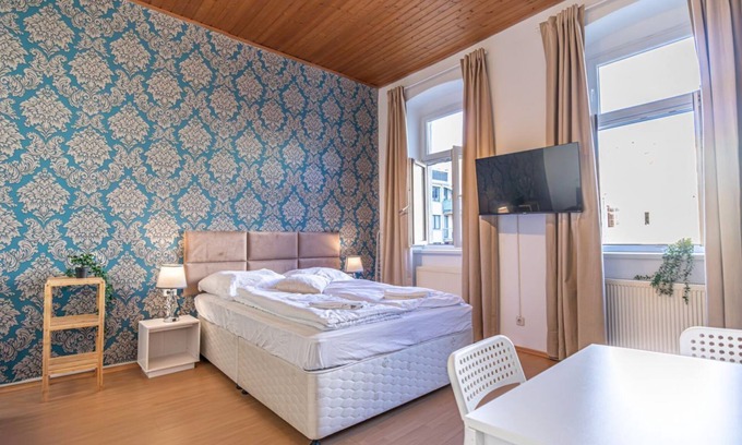 Ottakring Apartment | Convenient Studio Retreat with Family-Friendly Amenities