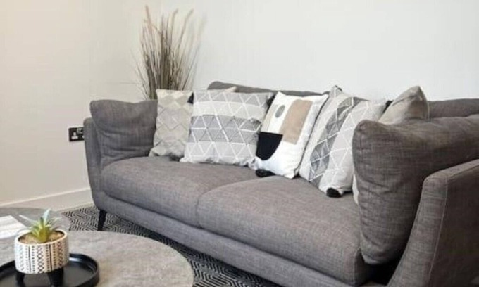 Salford Apartment | Prime Suite 2 Bed Apartment with Rooftop Terrace & Spa