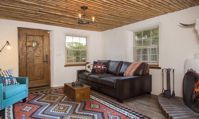 Historic Eastside House | Historic Eastside Casita & Garden: 10/10 Guest Rated Escape